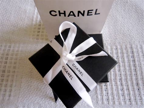 chanel gift box.